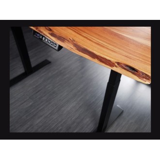 Zoom sur le bord du plateau du bureau ARKAYA 140cm en acacia réglable en hauteur