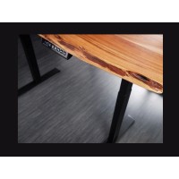 Zoom sur le bord du plateau du bureau ARKAYA 140cm en acacia réglable en hauteur