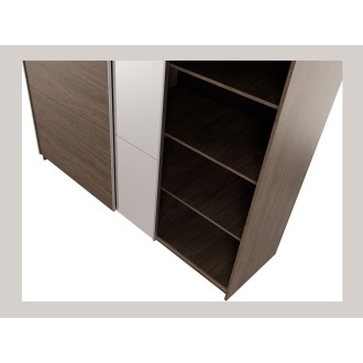 Zoom sur l'intérieur de l'armoire ARSALA noyer