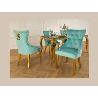 Chaise REGINA bleu turquoise et dorée avec tête de lion vu dans un décor 3D