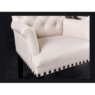 Lot de 2 fauteuils de table REGINA beige capitonnés – Accoudoirs, clous noirs et pieds en bois d’hévéa