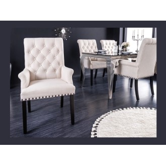 Lot de 2 fauteuils de table REGINA beige capitonnés – Accoudoirs, clous noirs et pieds en bois d’hévéa