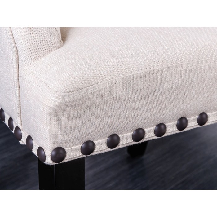 Lot de 2 fauteuils de table REGINA beige capitonnés – Accoudoirs, clous noirs et pieds en bois d’hévéa