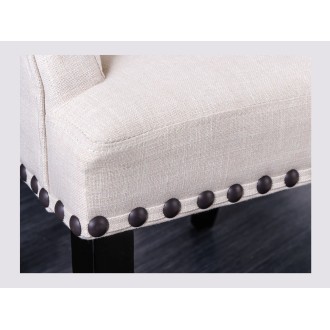Zoom sur les détails de l'assise du fauteuil REGINA beige et marron foncé