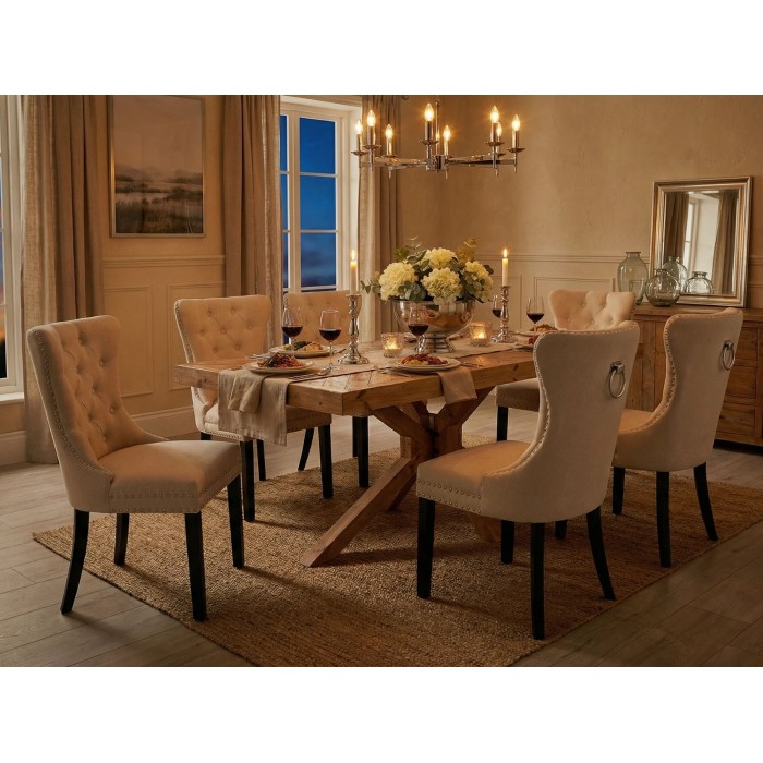 Chaise REGINA beige et marron foncé vue éloignée de nuit