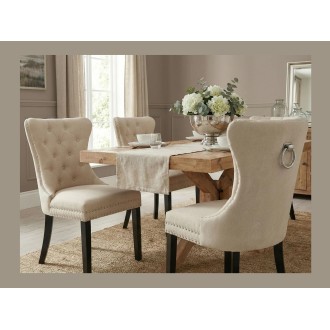 Chaise REGINA beige et marron foncé mise en situation