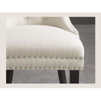 Zoom sur l'assise de la chaise REGINA beige et marron foncé