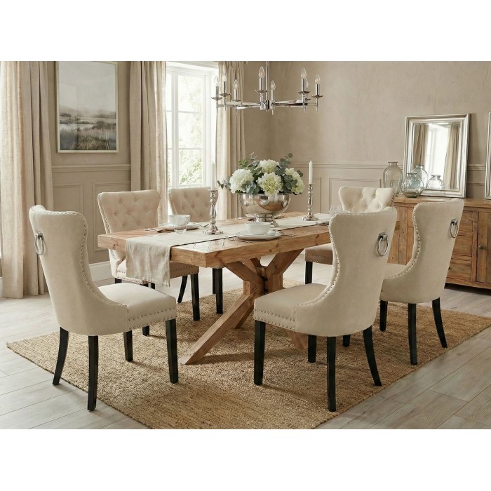 Chaise REGINA beige et marron foncé vu de dos en situation