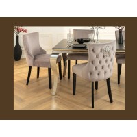 Chaise REGINA cappuccino et noire vue avec d'autres chaises de la collection