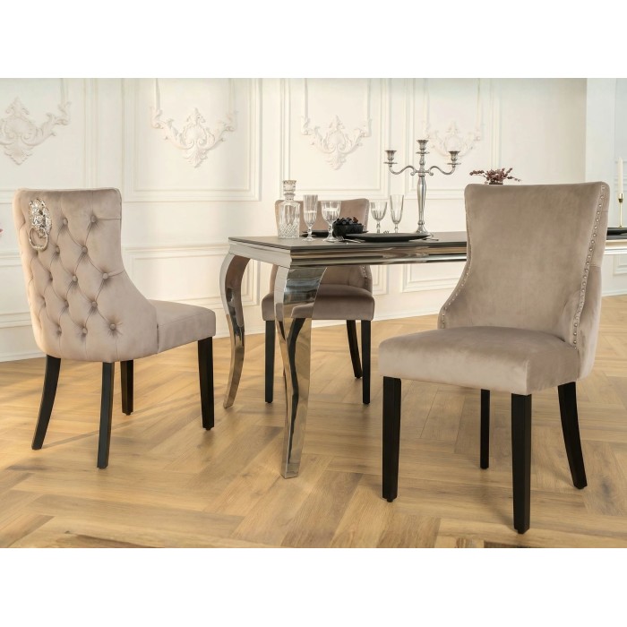 Chaise REGINA cappuccino et noire mise en situation