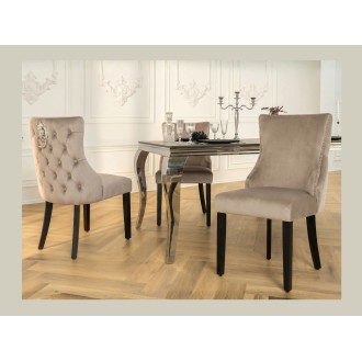 Chaise REGINA cappuccino et noire mise en situation