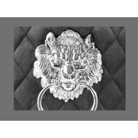 Zoom sur la tête de lion de la chaise REGINA grise et argentée