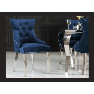 Chaise REGINA bleue et argentée mise en situation