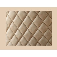 Zoom sur le matelassage de la chaise REGINA beige et dorée