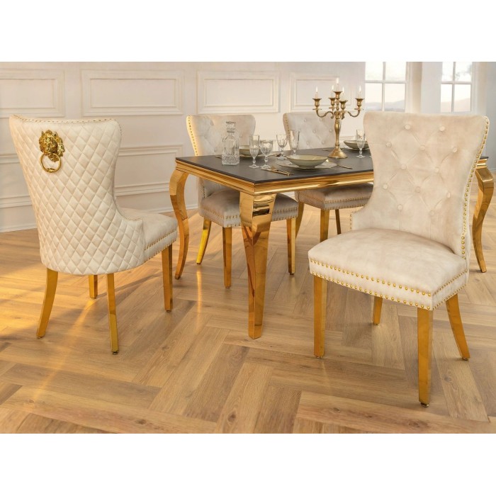Chaise REGINA beige et dorée vue avec d'autres chaises de la collection