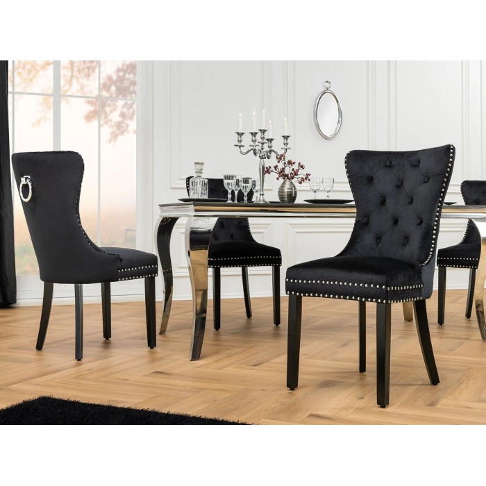 Chaise REGINA noire en velours mise en situation