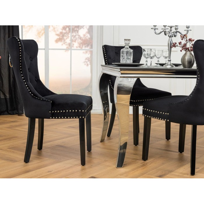 Chaise REGINA noire en velours vue de côté