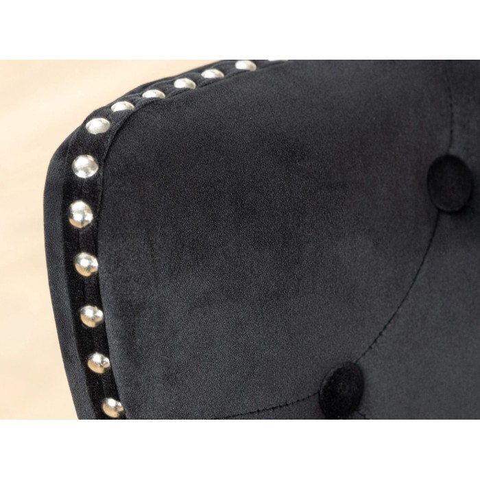 Zoom sur le dossier de la chaise REGINA noire en velours