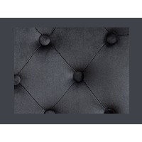 Zoom sur l'aspect matelassé de la chaise REGINA noire en velours