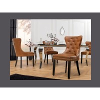 Set von 2 Chesterfield-Stühlen REGINA in karamellfarbenem Kunstleder – Silberring, dekorative Nägel und schwarze Beine