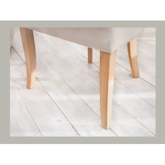 Zoom sur les pieds de la chaise REGINA beige en lin
