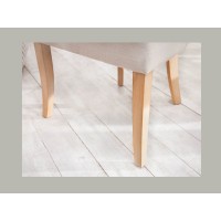 Zoom sur les pieds de la chaise REGINA beige en lin