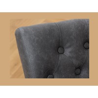 Zoom sur le dossier de la chaise REGINA noire en cuir