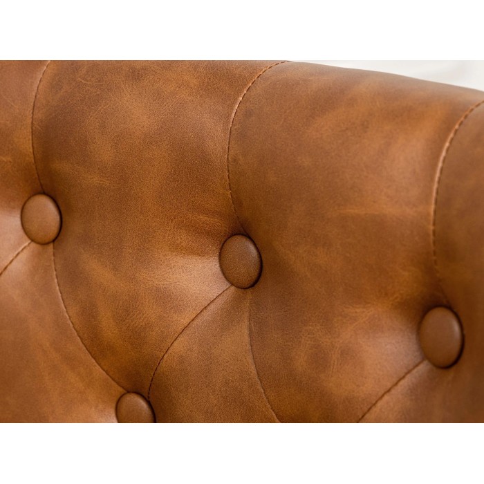 Zoom sur le dossier de la chaise REGINA caramel en cuir artificiel