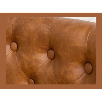 Zoom sur le dossier de la chaise REGINA caramel en cuir artificiel