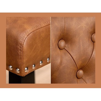 Zoom sur les détails de la chaise REGINA caramel en cuir artificiel