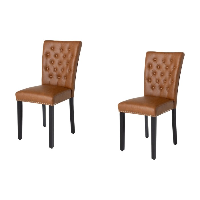 Lote de 2 sillas Chesterfield REGINA caramelo en cuero artificial capitoné – Clavos plateados y patas de madera de hevea negra