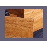 Zoom sur le placard ouvert du buffet ARKAYA en bois massif d'acacia et métal noir