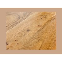 Zoom sur la texture du buffet ARKAYA en bois massif d'acacia et métal noir