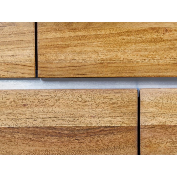 Zoom sur la façade du buffet ARKAYA en bois massif d'acacia et détails blanc 170cm