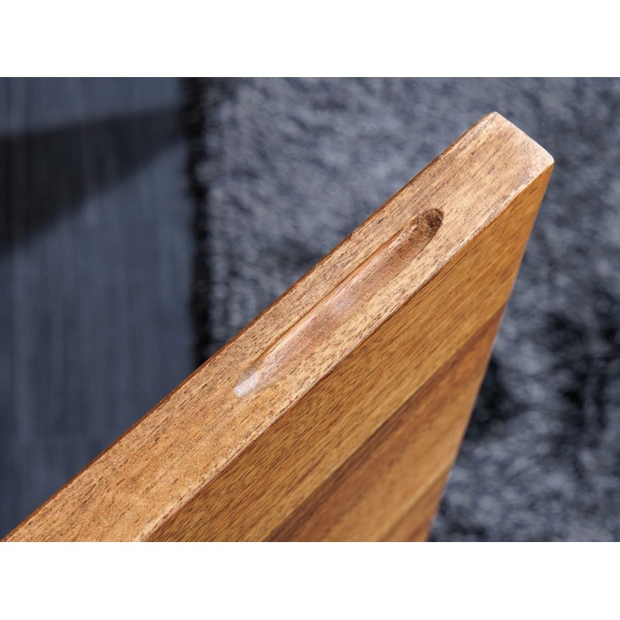 Zoom sur la poignée intégrée du buffet ARKAYA en bois massif d'acacia et détails blancs 135cm