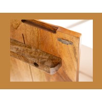 Zoom sur le système d'ouverture du buffet SILVA en bois massif de manguier 177cm