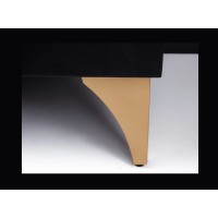 Zoom sur l'un des pieds du buffet SOLARIS 177cm noir et doré
