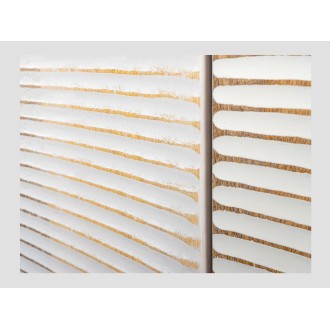 Zoom sur les détails sculptés du buffet SOLARIS 140cm blanc et doré