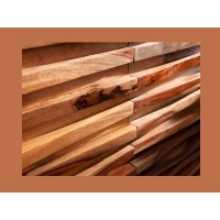 Zoom sur les reliefs du buffet SAVANA 160cm en bois de sheesham