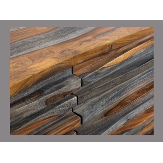 Zoom sur les reliefs du buffet 160cm en sheesham fumé