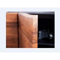 Zoom sur la porte du buffet WAVY