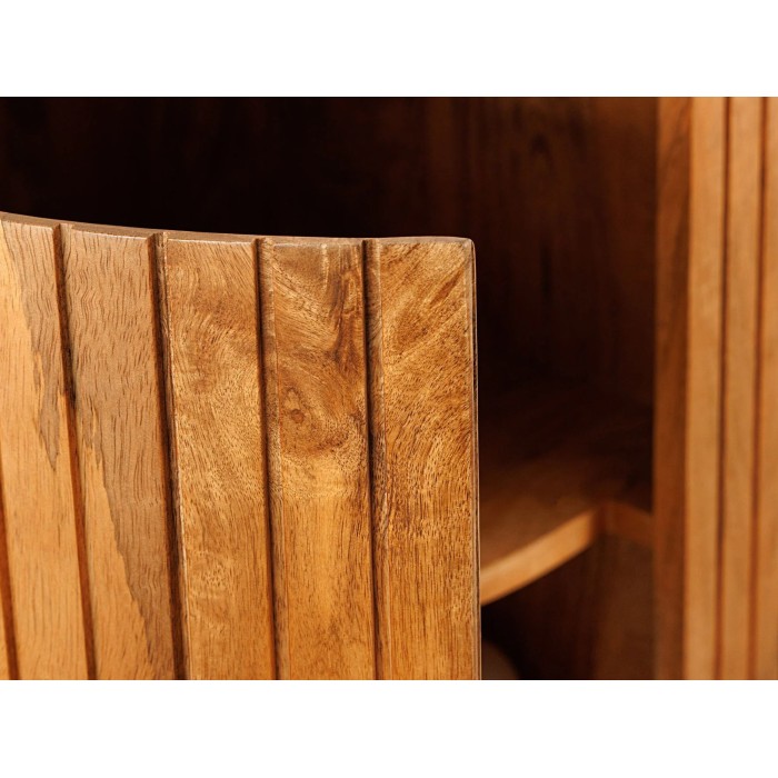 Zoom sur l'ouverture d'une des portes latérales du buffet ORION 160cm en bois de manguier et pieds noir