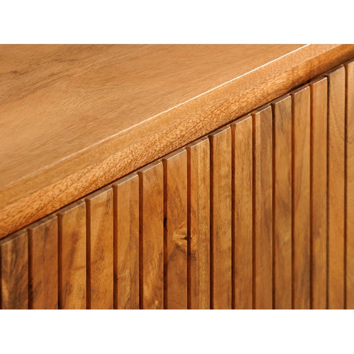 Zoom sur la jonction entre le plateau et la façade du buffet ORION 160cm en bois de manguier et pieds noir