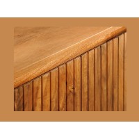 Zoom sur la jonction entre le plateau et la façade du buffet ORION 160cm en bois de manguier et pieds noir