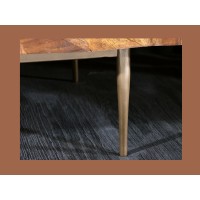 Zoom sur l'un des pieds du buffet ARAVIS en bois de sheesham 144cm