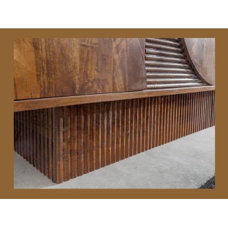 Zoom sur le pied du buffet ORINO 170cm en bois de manguier marron foncé
