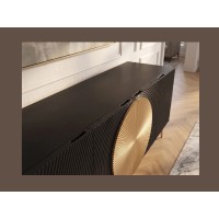 Zoom sur le plateau et les poignées du buffet MIDORI noir et doré