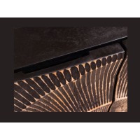 Zoom sur l'une des poignées intégrées du buffet SOLARIS 100cm noir et doré