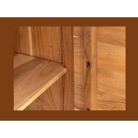 Zoom sur l'une des étagères intérieures du buffet SONORA 160cm en acacia marron