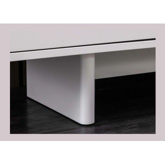 Zoom sur l'un des pieds du buffet 180cm MIYA blanc